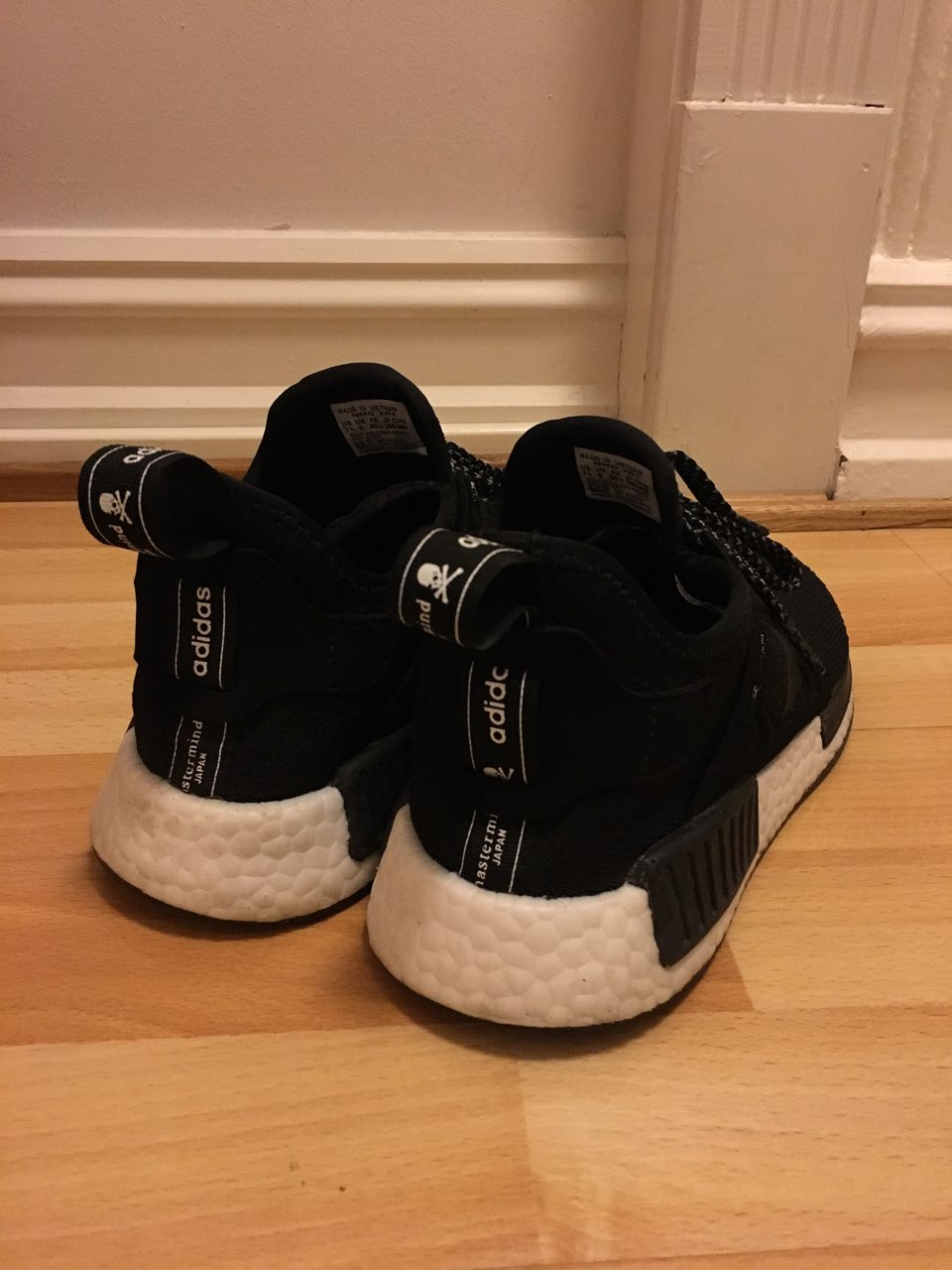 adidas nmd r1 black and white mens