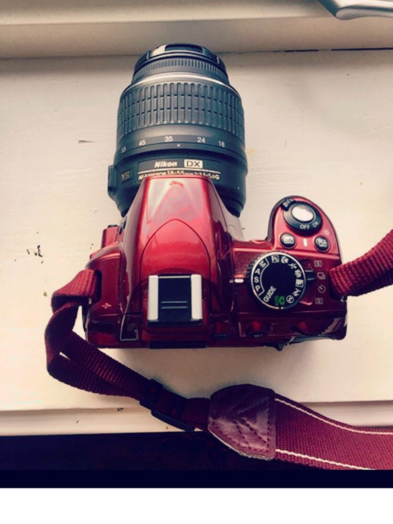 Nikon D3100 + Linse • Tise