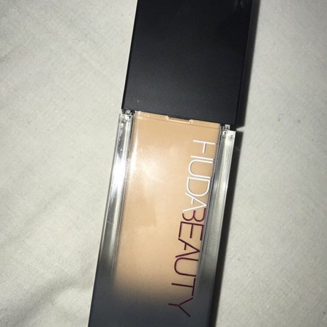 Huda Beauty Foundation • Tise