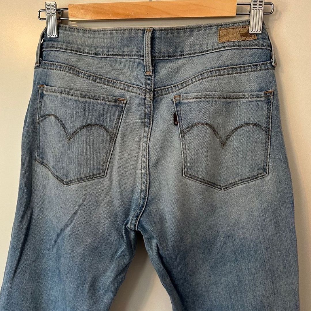 Levis demi curve Tise