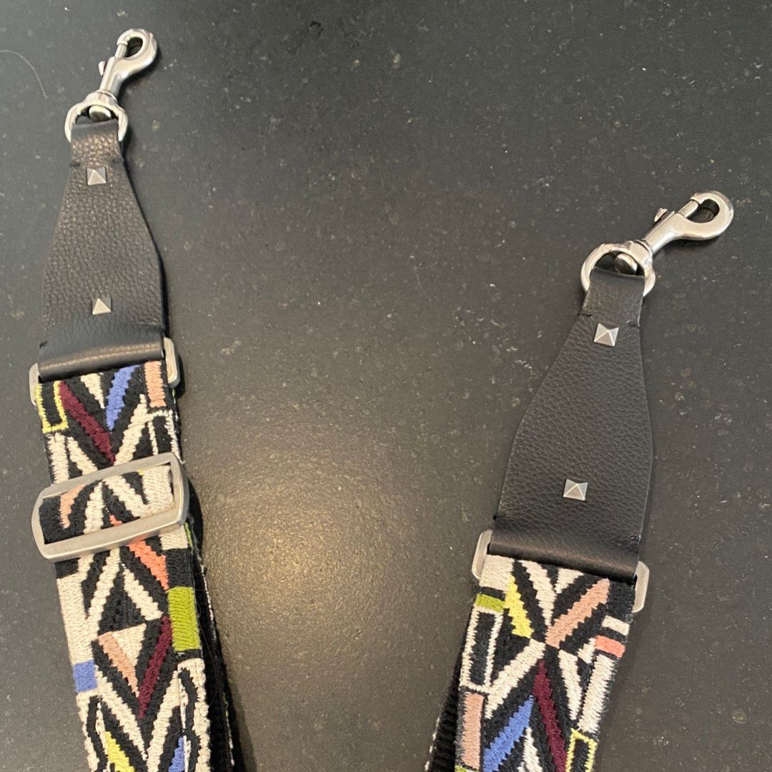 Valentino strap. • Tise