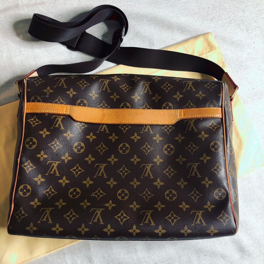LV Messenger bag • Tise