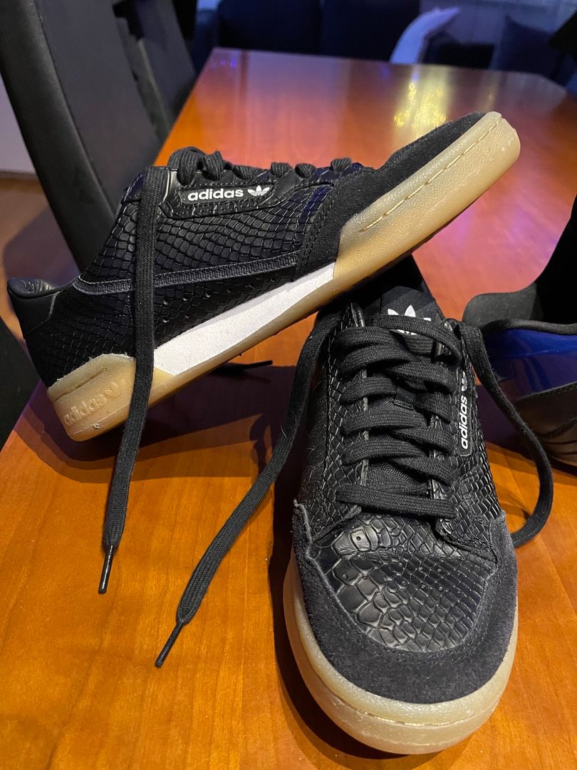 all black adidas continental