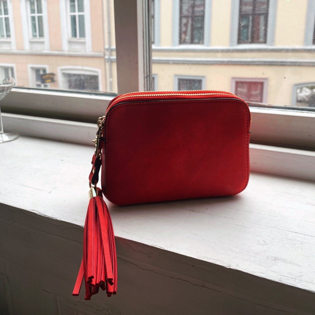 Cute red purse • Tise
