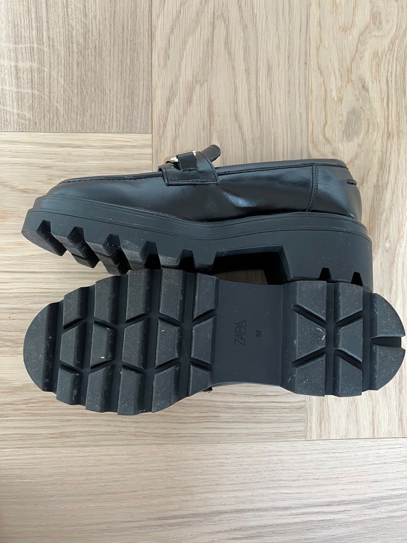 Zara chunky loafers • Tise