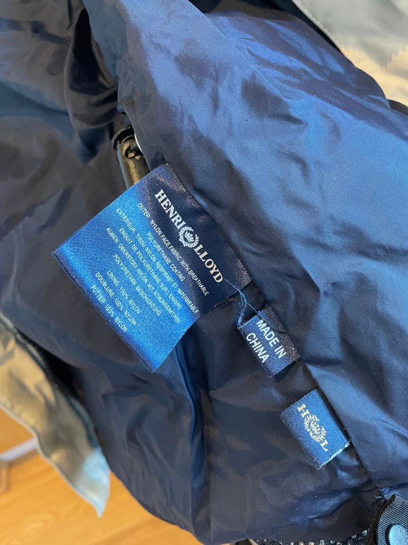 Henri Lloyd (S1) • Tise