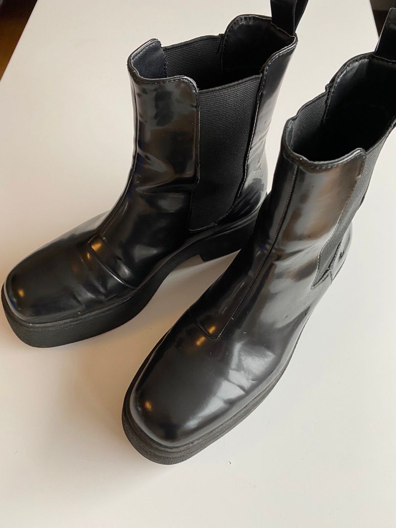 Divided boots • Tise