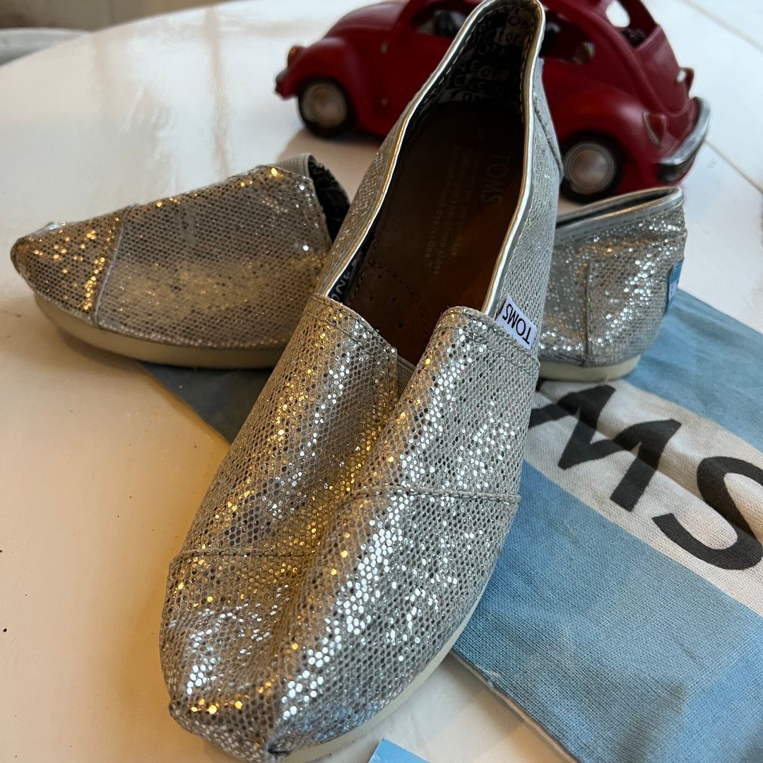 Toms on sale silver glitter