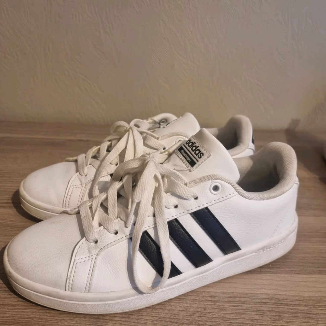 Adidas Cloud Foam • Tise