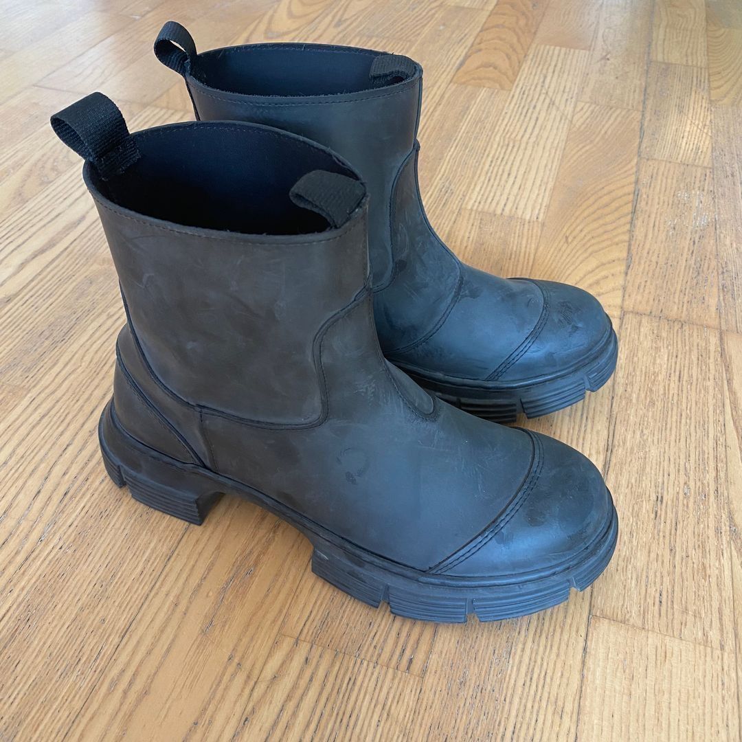Ganni rubber boots • Tise
