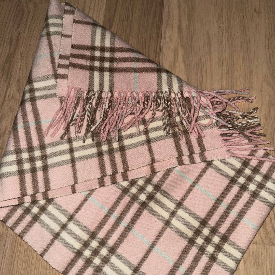 Burberry skjerf rosa clearance