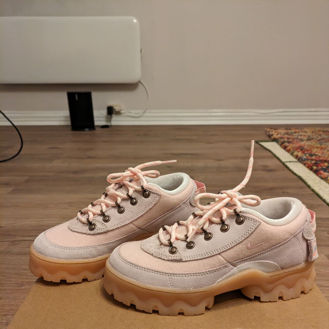 靴 Nike Women's Lahar Low SE \"Teddy Bear\" Nike Lahar Low SE 