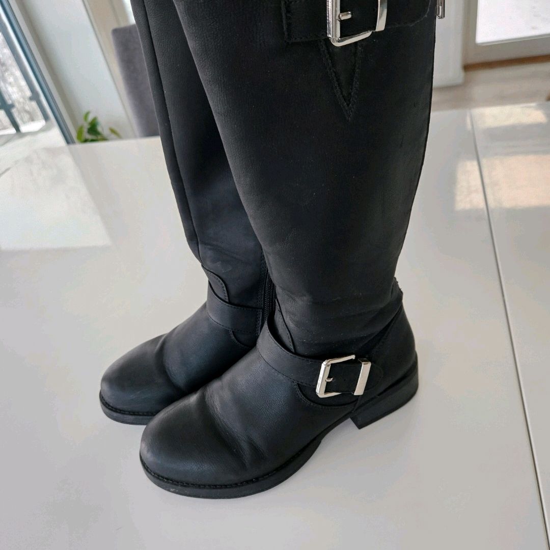 Svarte Remboots • Tise