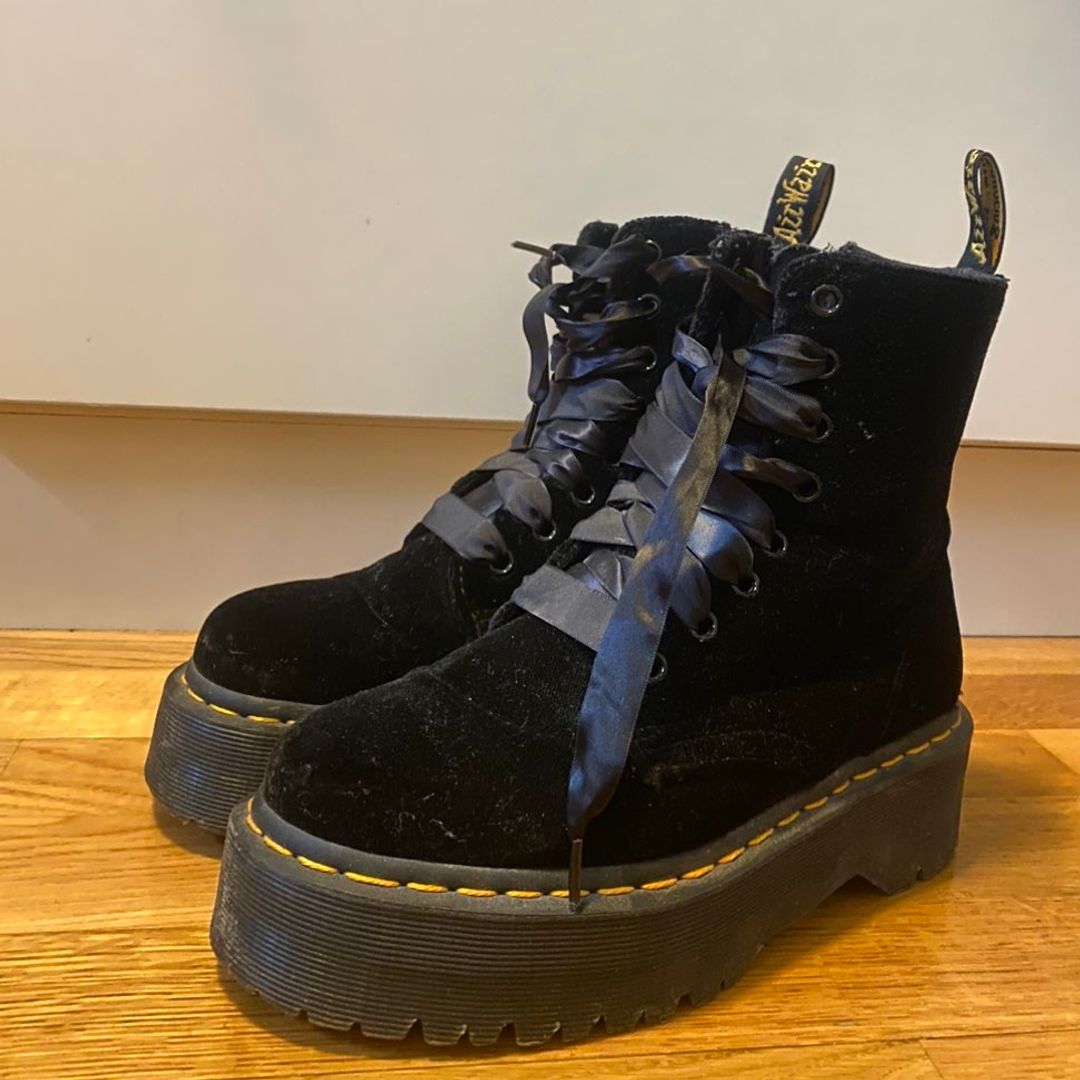 Dr martens outlet velour