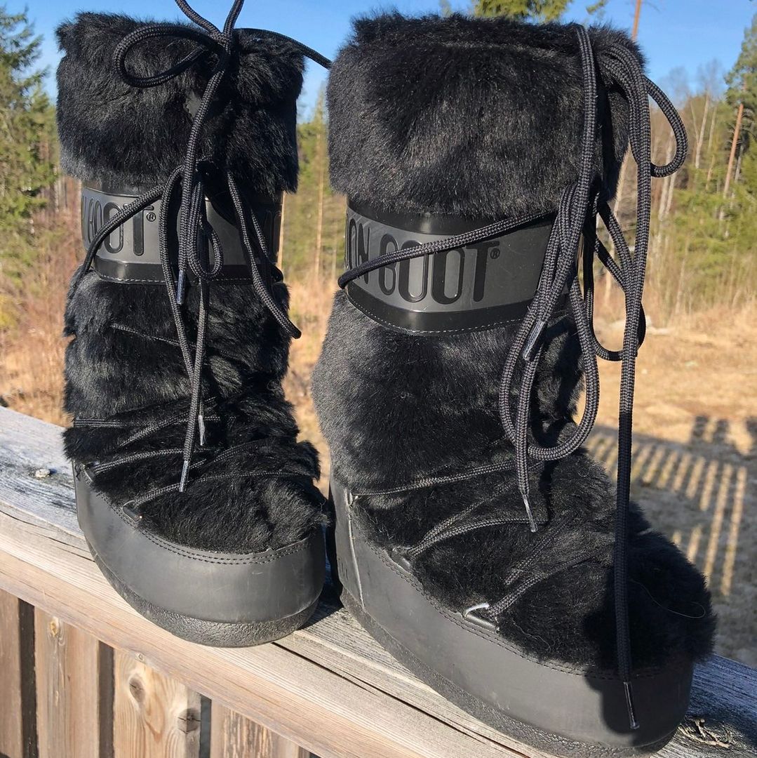 Moonboots store