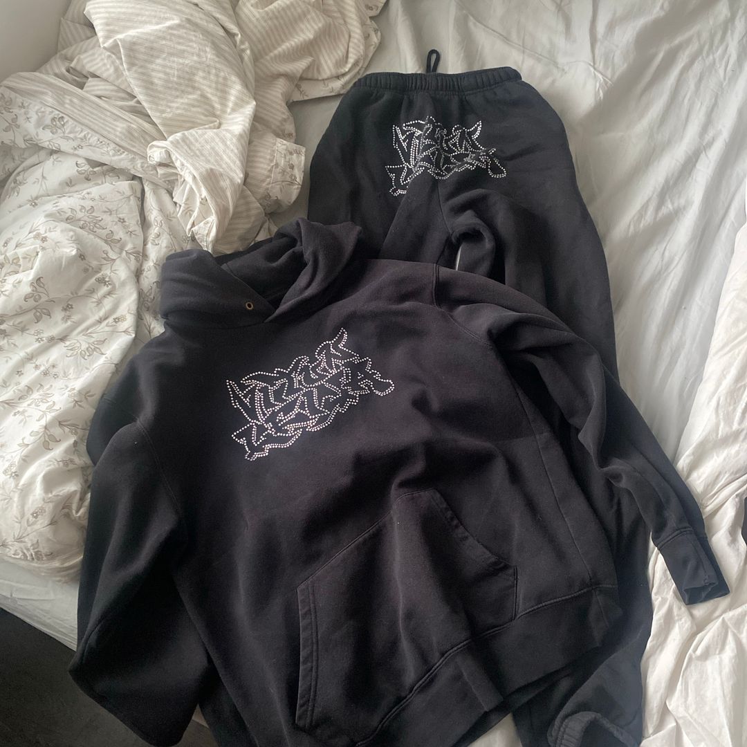 vitunleija-tracksuit-tise