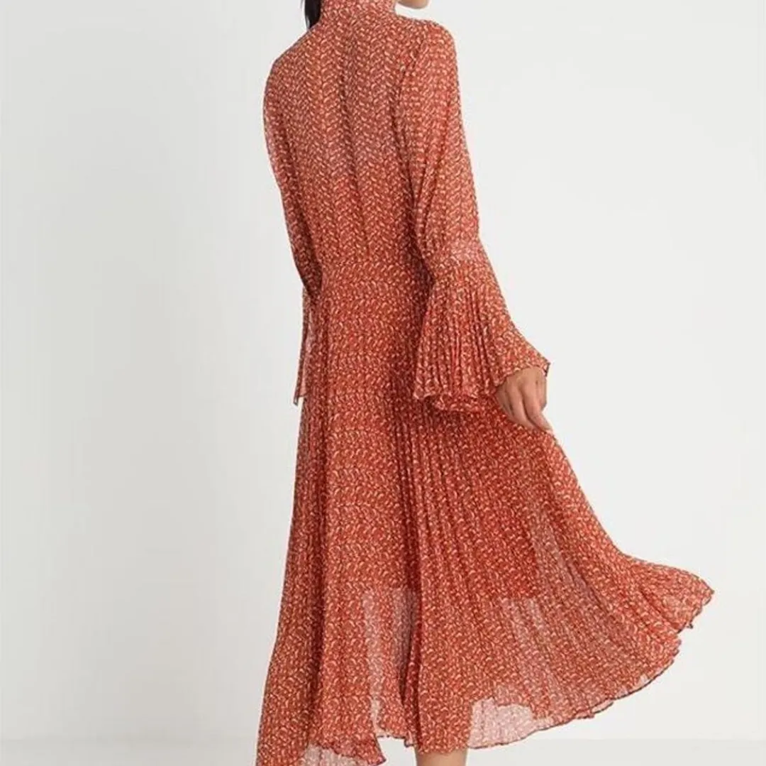 Second female allo dress sales