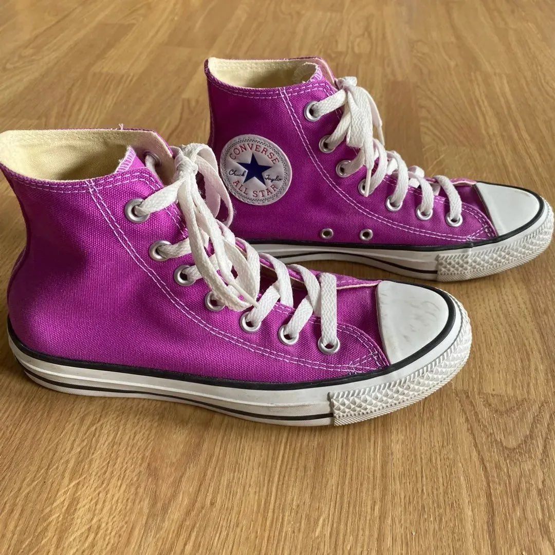 Converse Tise