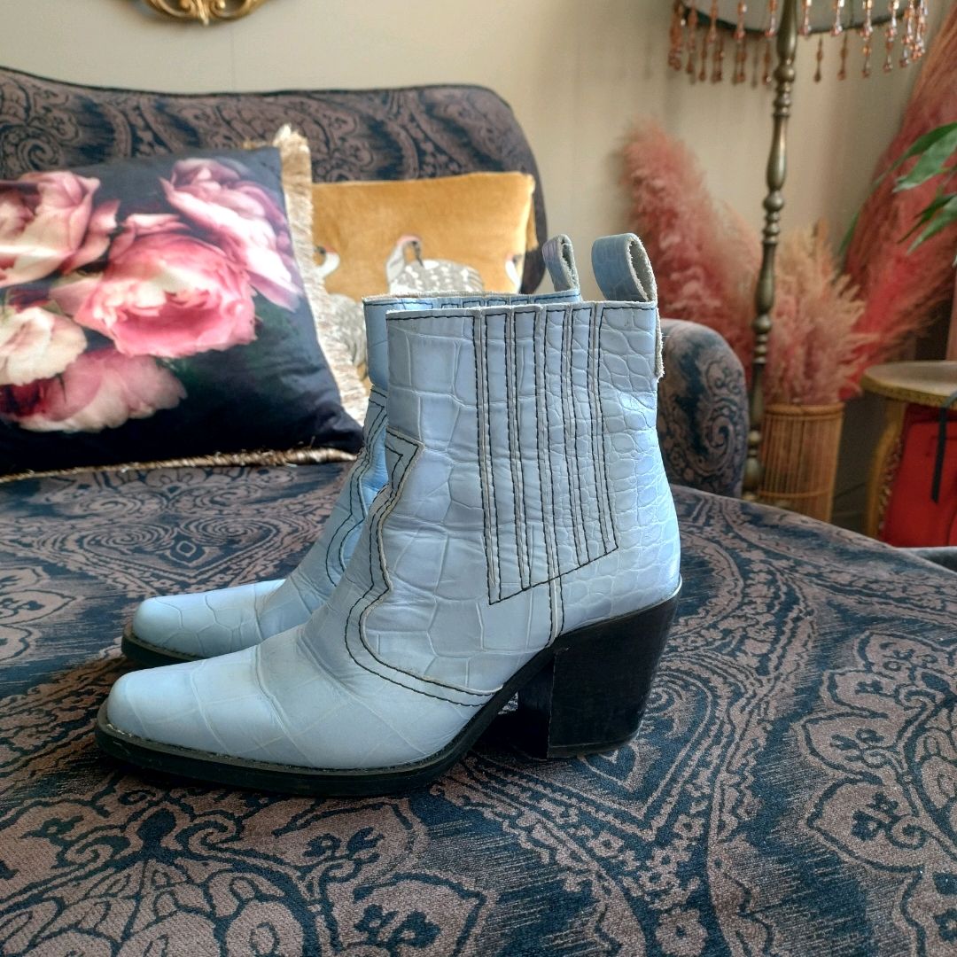 Ganni callie boots white online