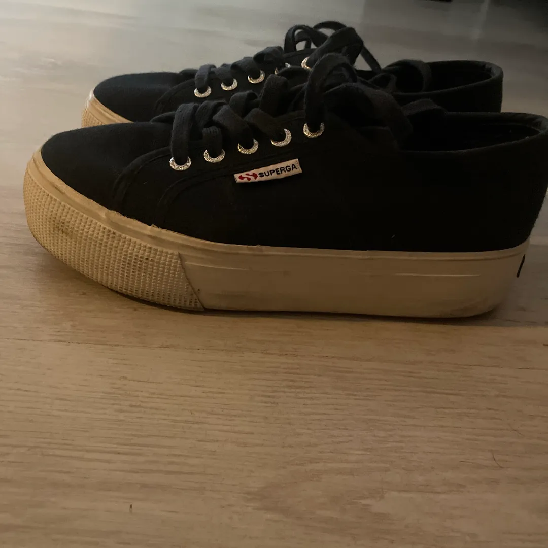 Superga svart velour clearance