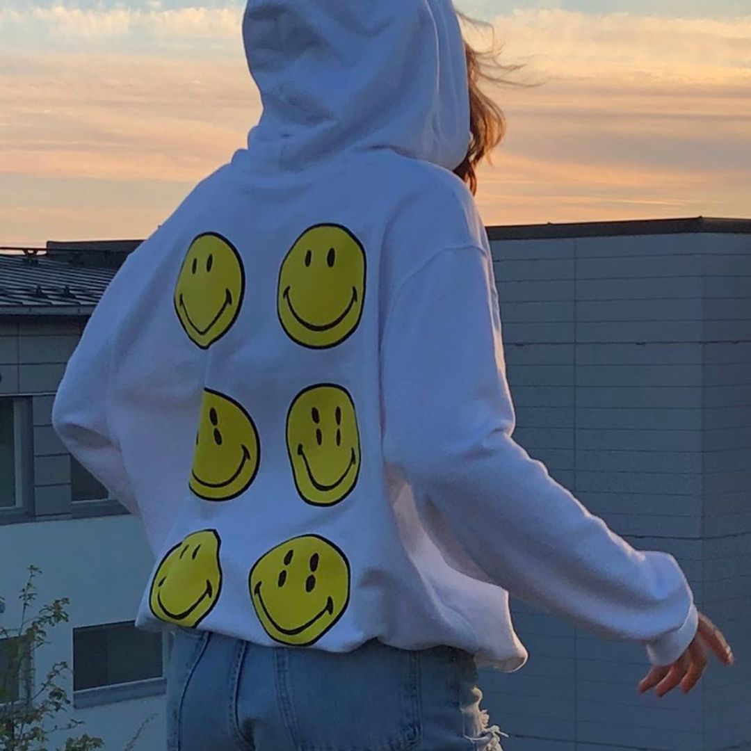 Zara smiley sweatshirt hotsell