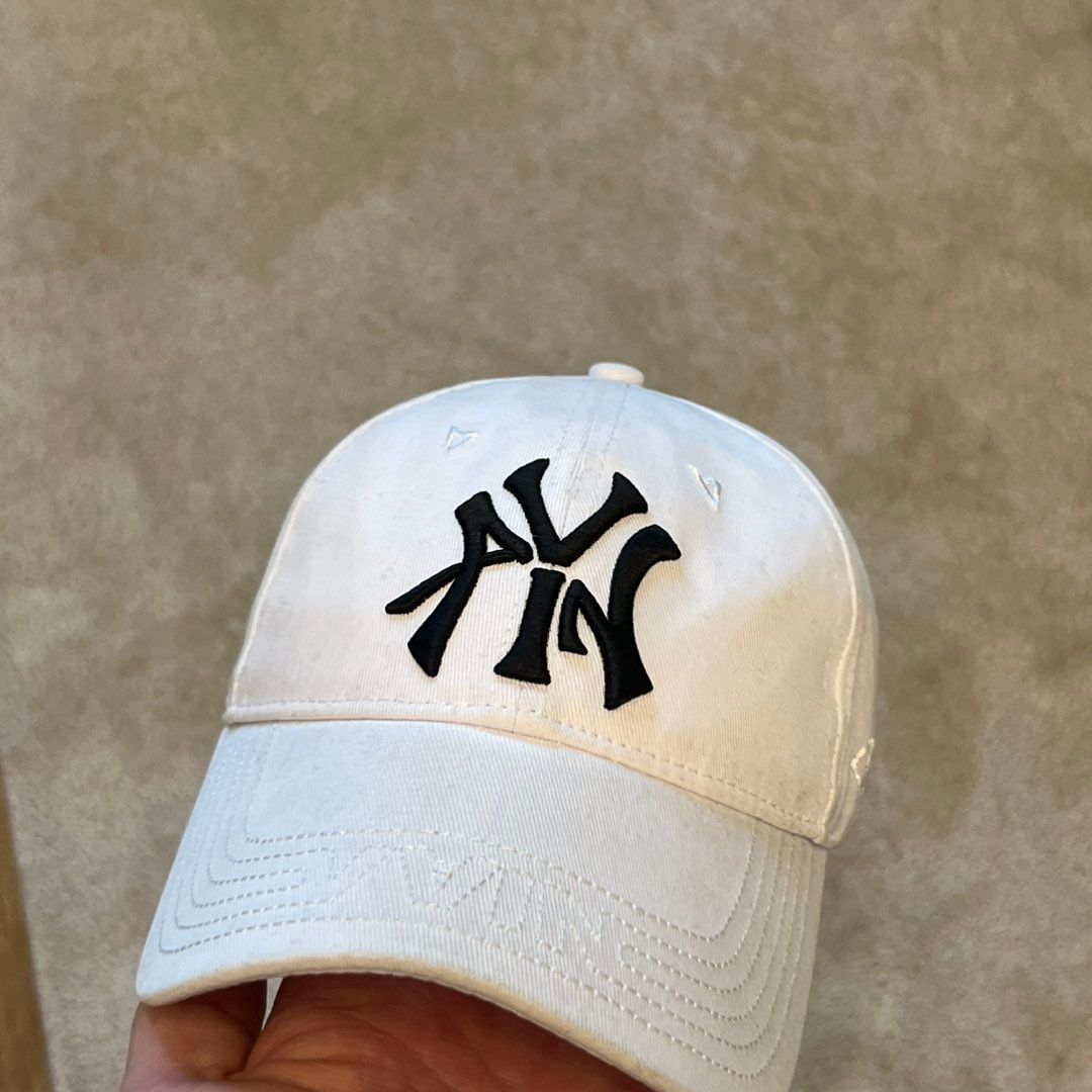 Vain vanity cap • Tise