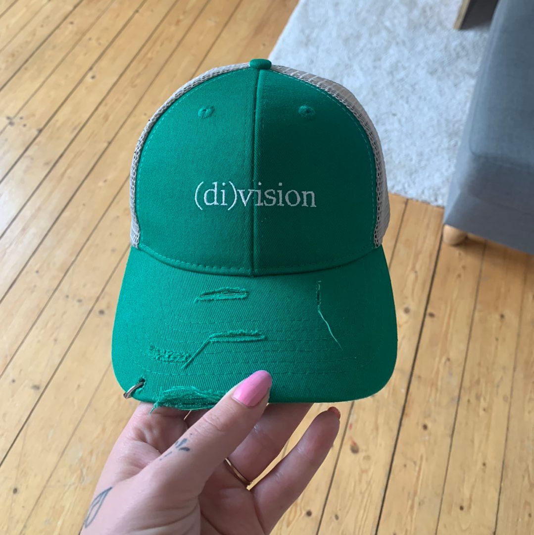 Division cap Tise
