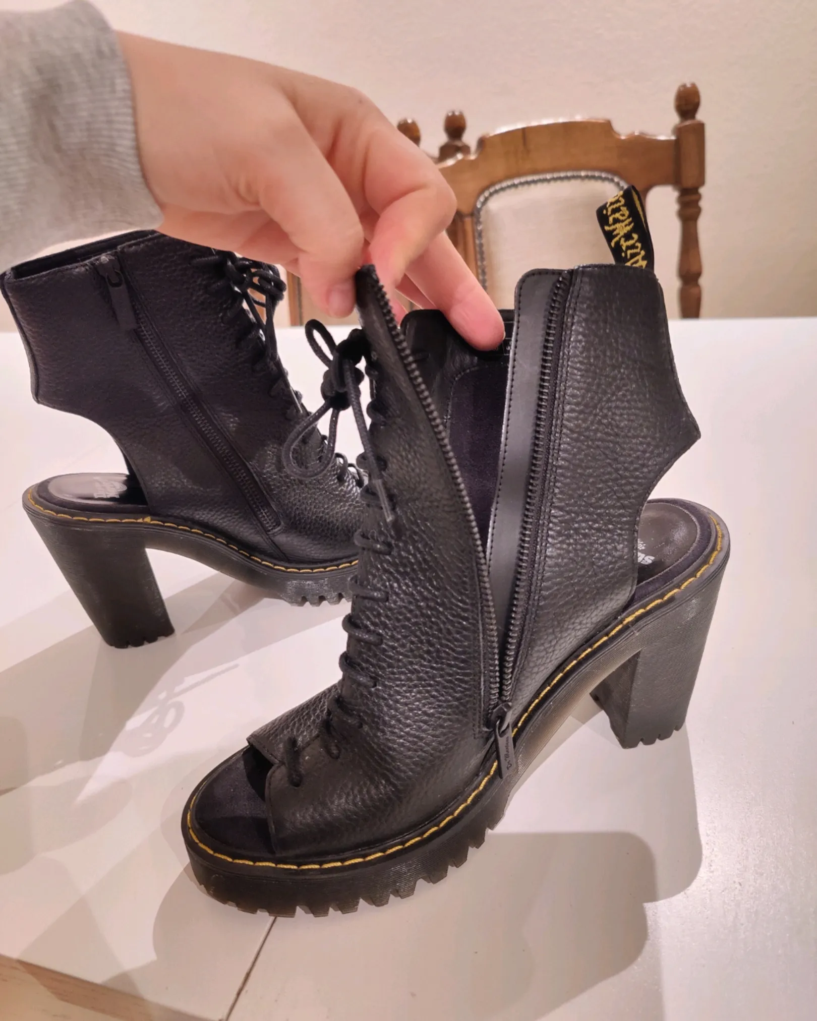 Carmelita dr martens clearance