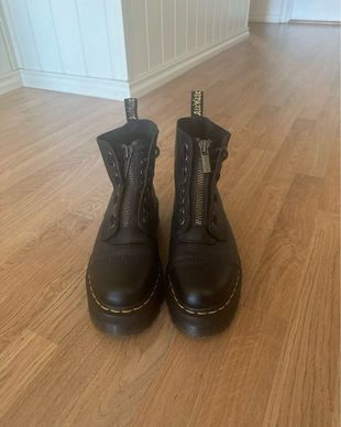 Dr. Martens 40 Tise