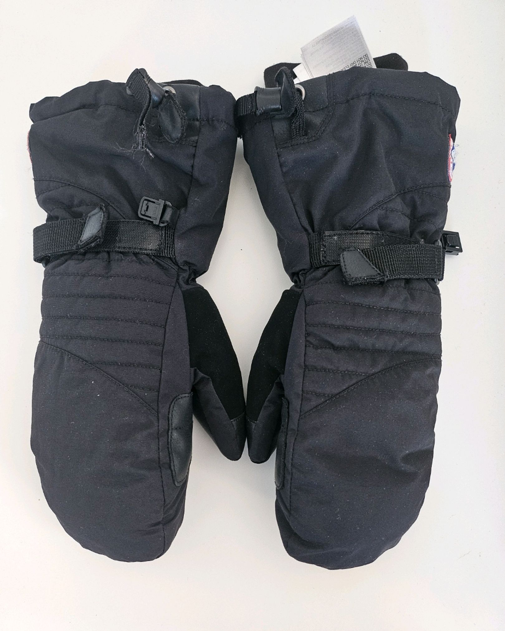 Canada Goose mittens · Tise